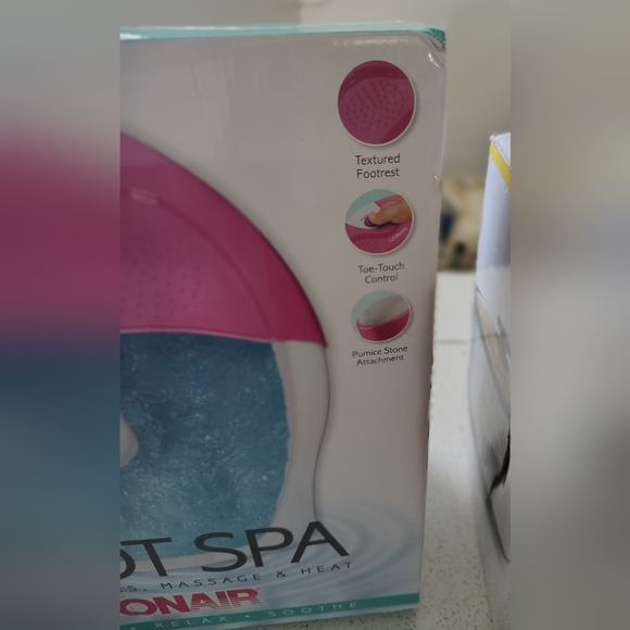 NIB Conair Foot Spa Heated Massage Bubbles And Textured Footrest - Picture 6 of 9